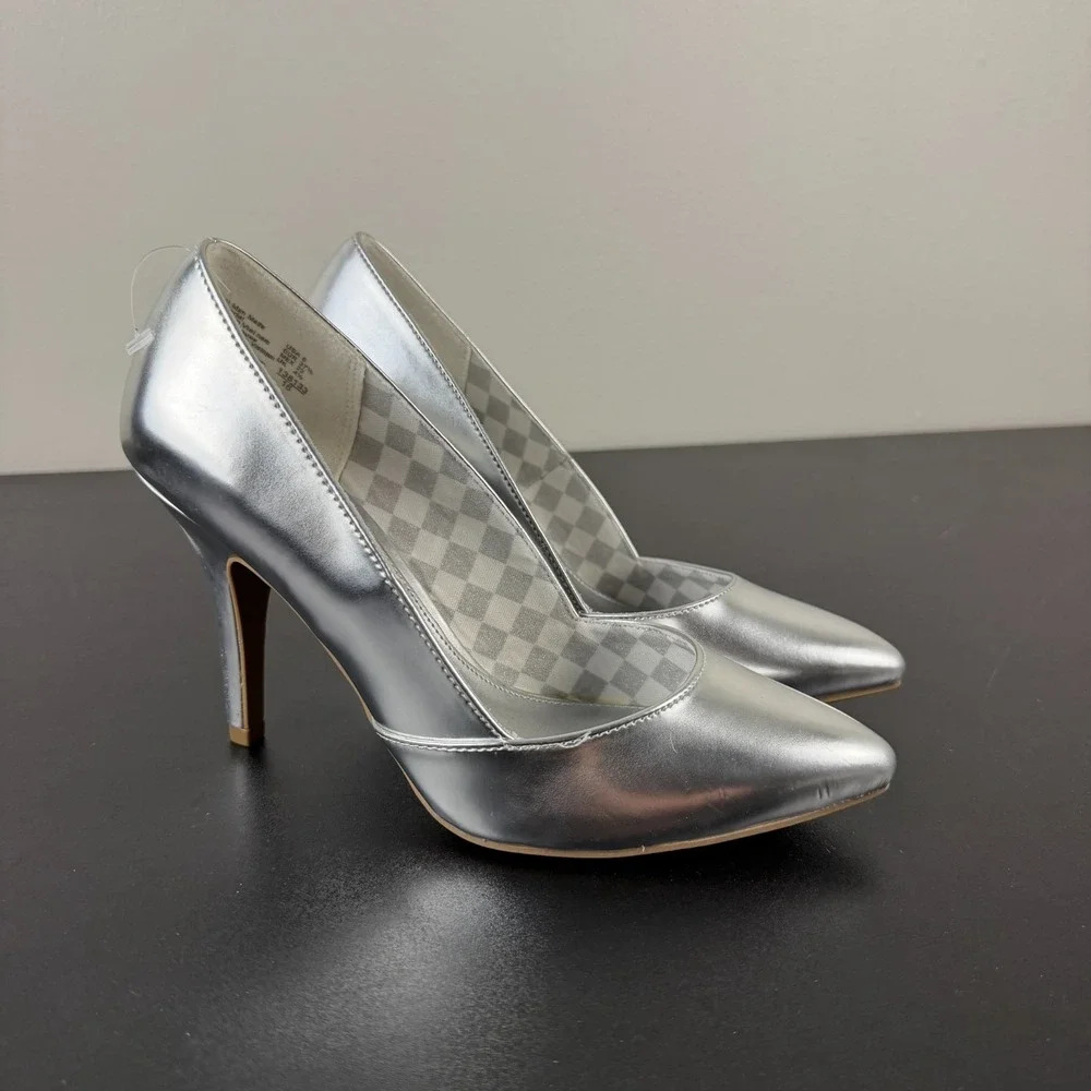 Christian Siriano shows slight